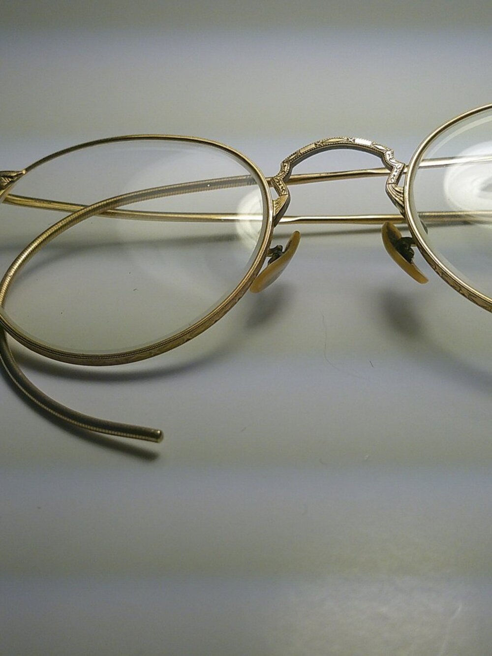 Vintage Gold-Tone Oval Eyeglasses | Classic Round Frames | Retro Fashion